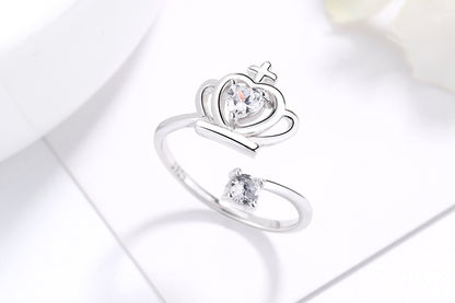 Adjustable ring with diamond crown