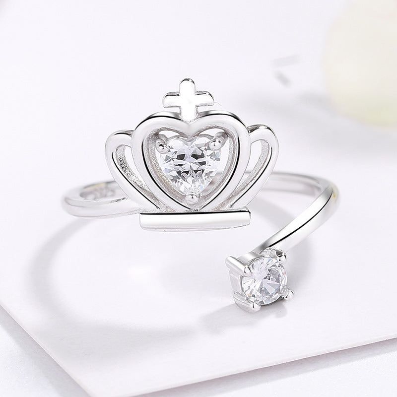 Adjustable ring with diamond crown