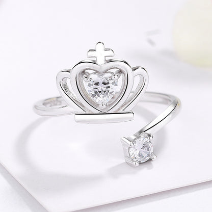 Adjustable ring with diamond crown