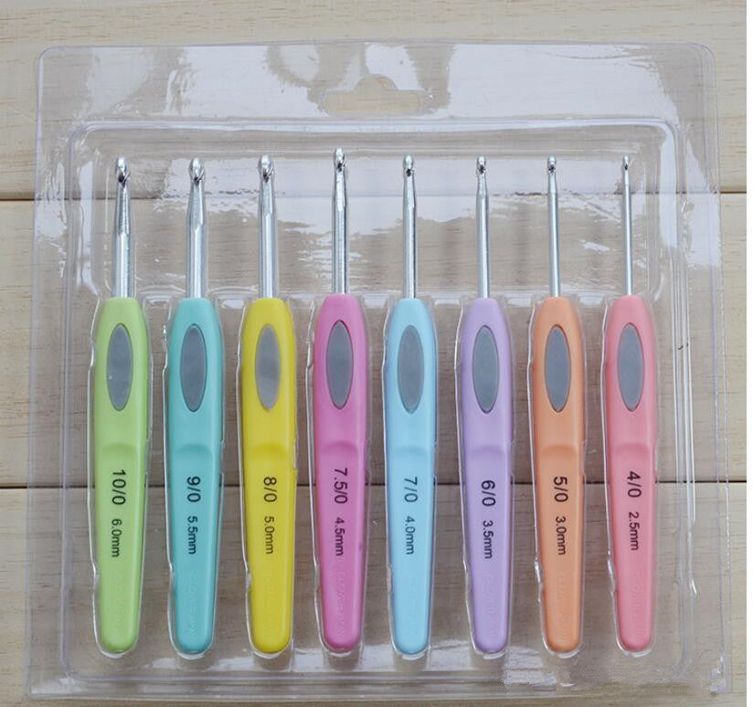 8pcs Set Crochet Hooks With Without Led Plastic Handle Knitting Needles Set 2.5 6mm Needle Sewing Kit Multicolour Sewing Tool