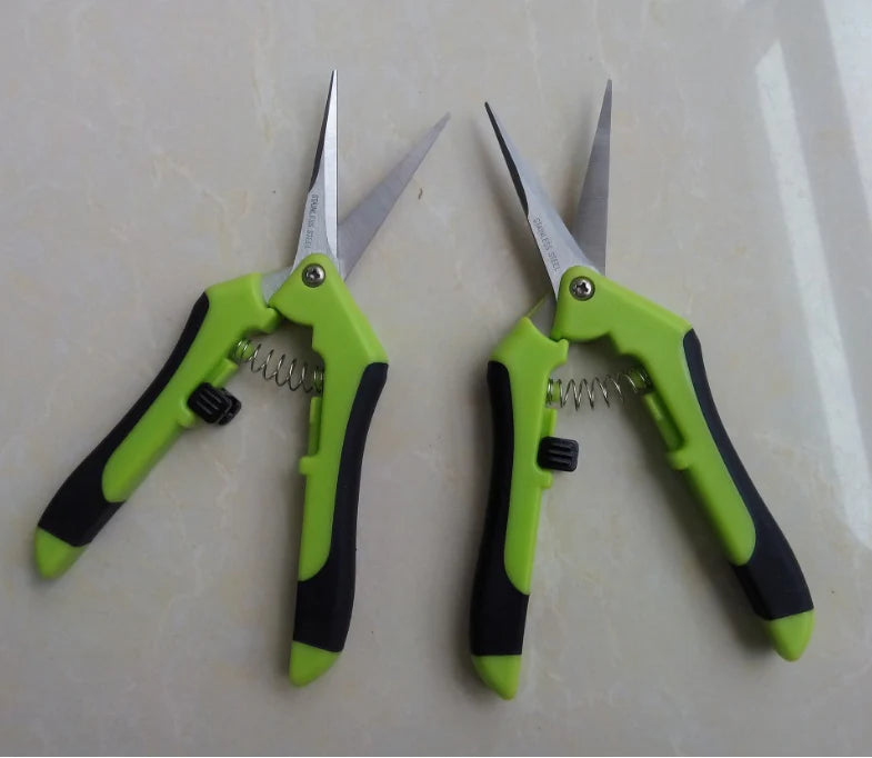 Pruning gardening scissors